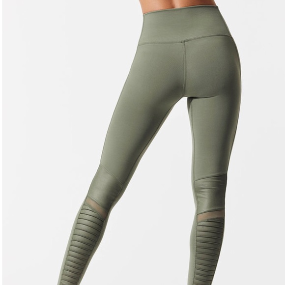 ALO Yoga High-Waist Moto Leggings (Jungle) - Picture 5 of 5